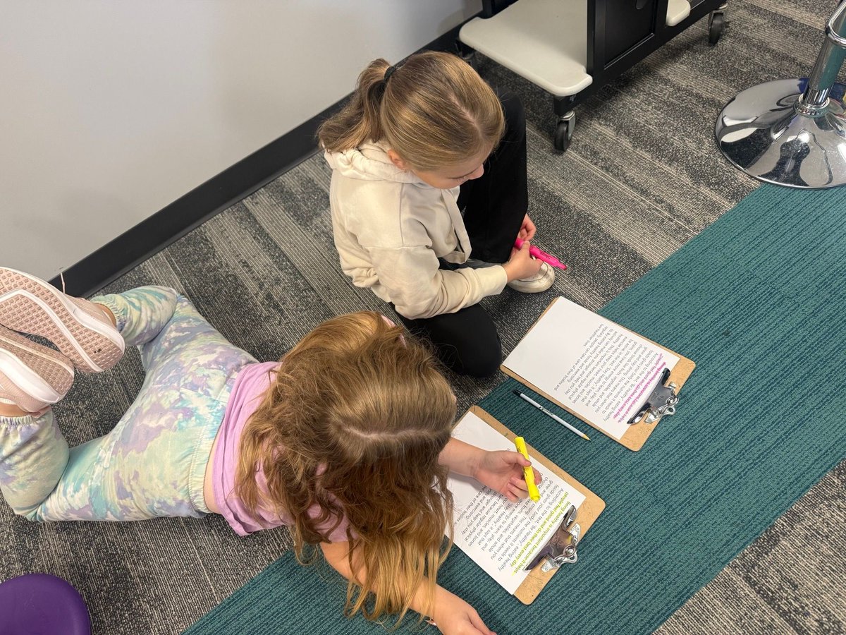 OPS_Virtual's tweet photo. 4th-5th graders were partner reading and highlighting text evidence, today. https://t.co/G52P4djNuK