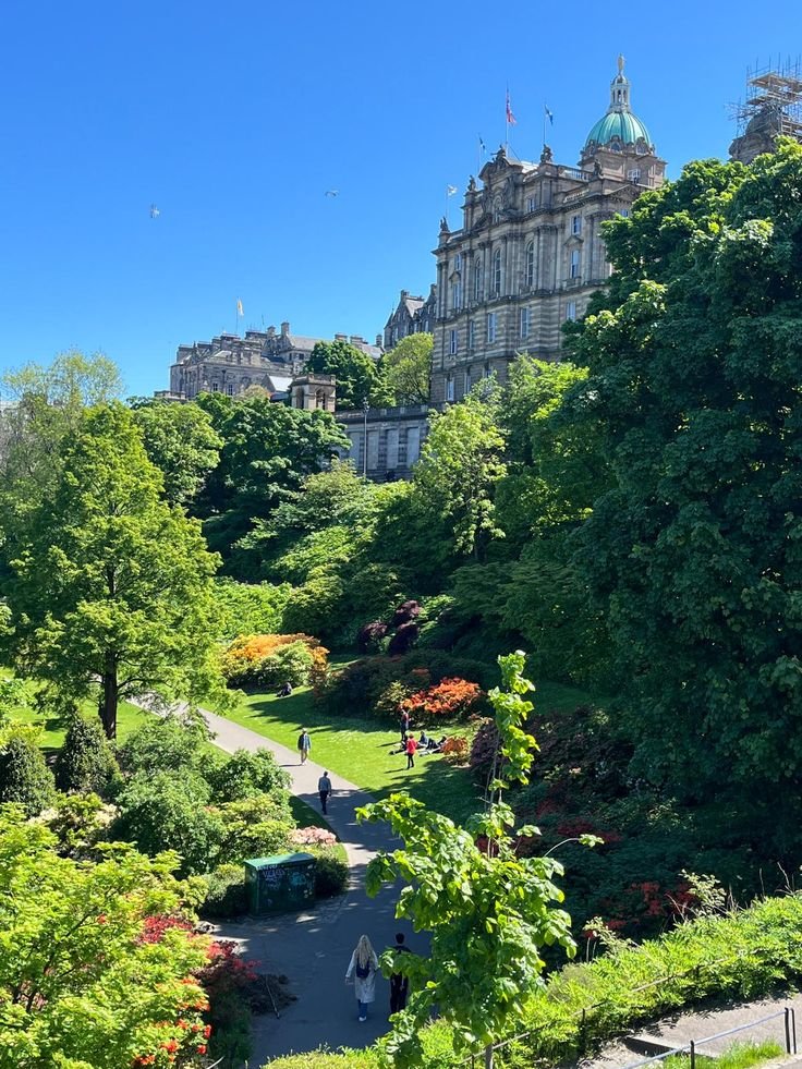 echoesofworld's tweet photo. Edinburgh, Scotland https://t.co/aSYzYld0EG