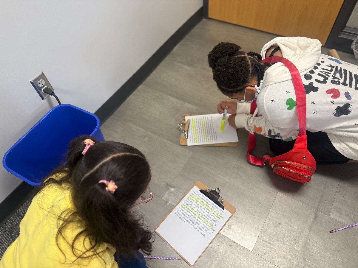 OPS_Virtual's tweet photo. 4th-5th graders were partner reading and highlighting text evidence, today. https://t.co/G52P4djNuK