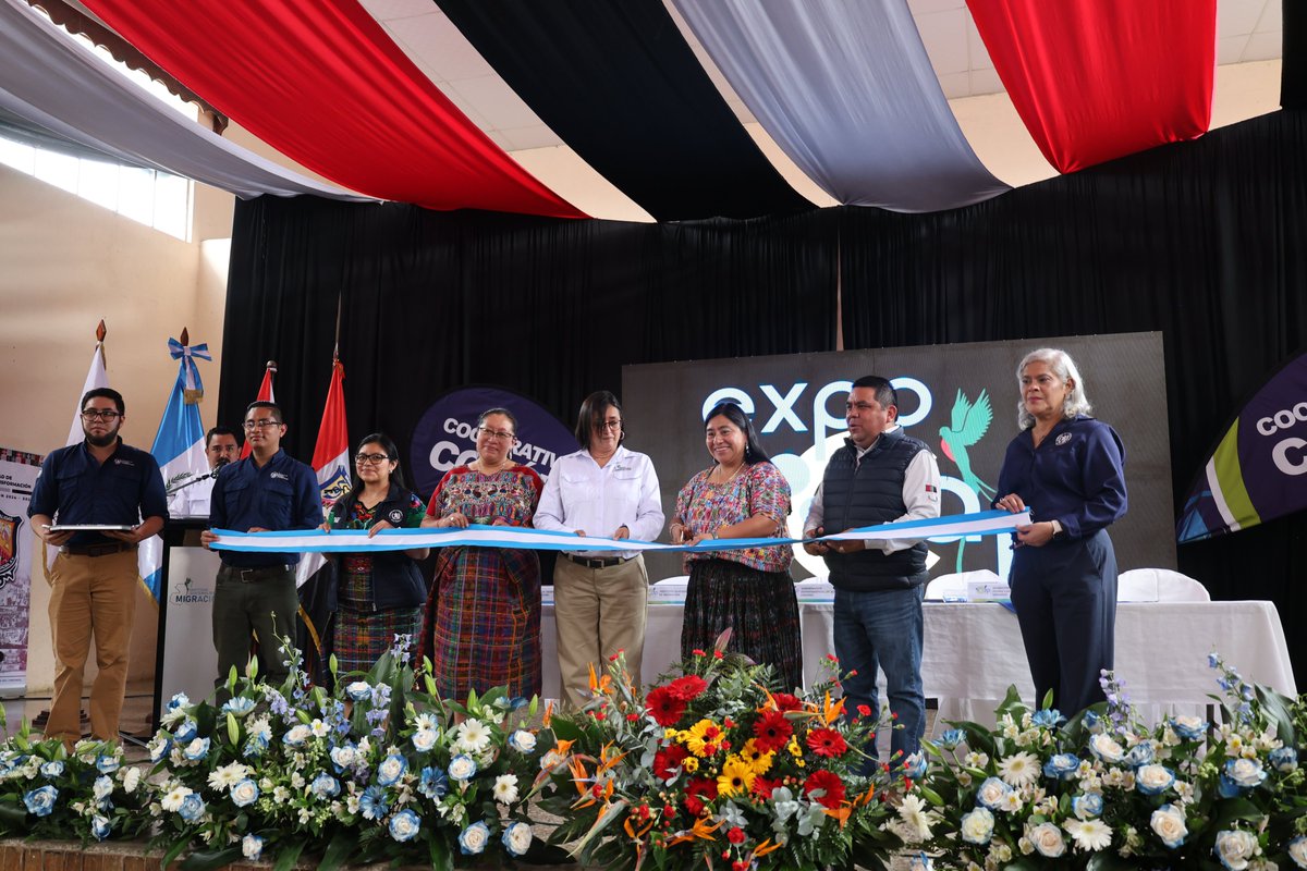 MigracionGuate's tweet photo. 🙌🏼 Vivimos con emoción la primera jornada de #ExpoCAP en San Pedro Carchá, Alta Verapaz. Cientos de guatemaltecas y guatemaltecos llegaron al Auditorio Municipal para acceder a servicios públicos gratuitos que contribuyen a prevenir la migración irregular. 🇬🇹 (1/2) https://t.co/DU2DUOvosW