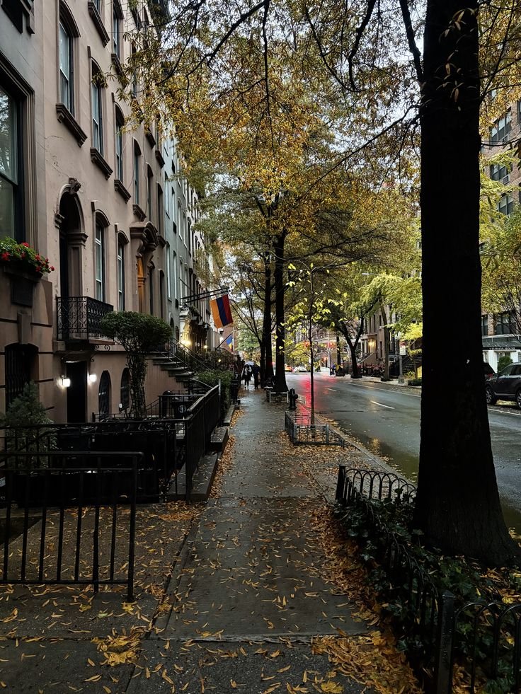 echoesofworld's tweet photo. Rainy day in New York https://t.co/UH9t0S2SNU