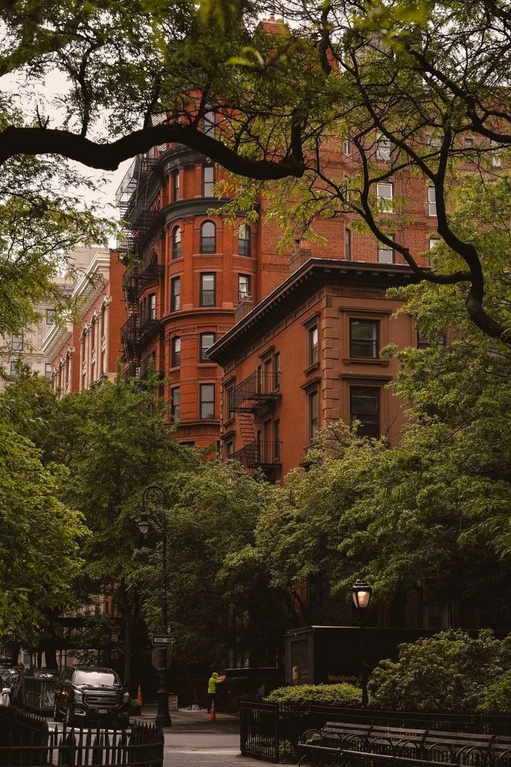 echoesofworld's tweet photo. Rainy day in New York https://t.co/UH9t0S2SNU