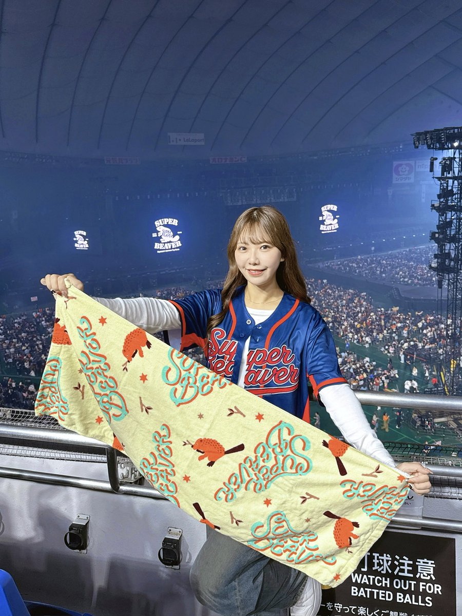 kmxxk913's tweet photo. SUPER BEAVER 都会のラクダ DOME TOUR 2026🦫🎸✩.*˚
⁡
ライブってさいこー！！！音楽ってさいこー！！！
⁡
※歯茎の腫れで片側お顔がパンパンです( т т )
ライブ前に歯医者駆け込んでも治らずどうにか隠してます…😭
⁡
#SUPERBEAVER #スーパービーバー
#都会のラクダ #友の会 #ライブ参戦 https://t.co/IIVv5rEgtj