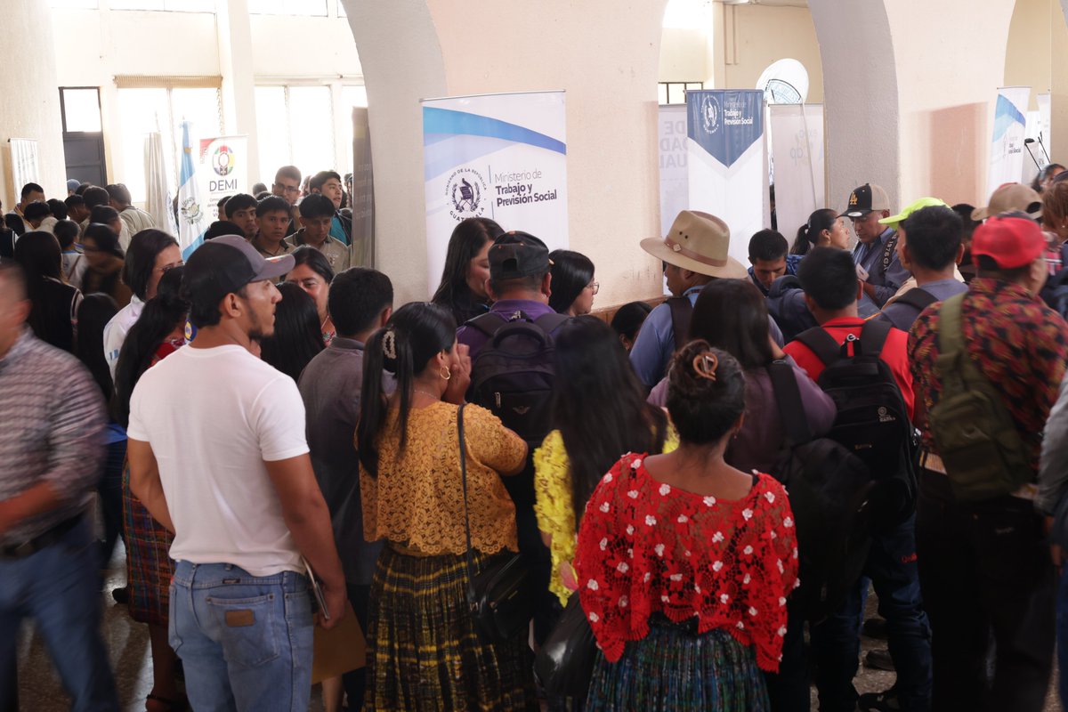 MigracionGuate's tweet photo. 🙌🏼 Vivimos con emoción la primera jornada de #ExpoCAP en San Pedro Carchá, Alta Verapaz. Cientos de guatemaltecas y guatemaltecos llegaron al Auditorio Municipal para acceder a servicios públicos gratuitos que contribuyen a prevenir la migración irregular. 🇬🇹 (1/2) https://t.co/DU2DUOvosW