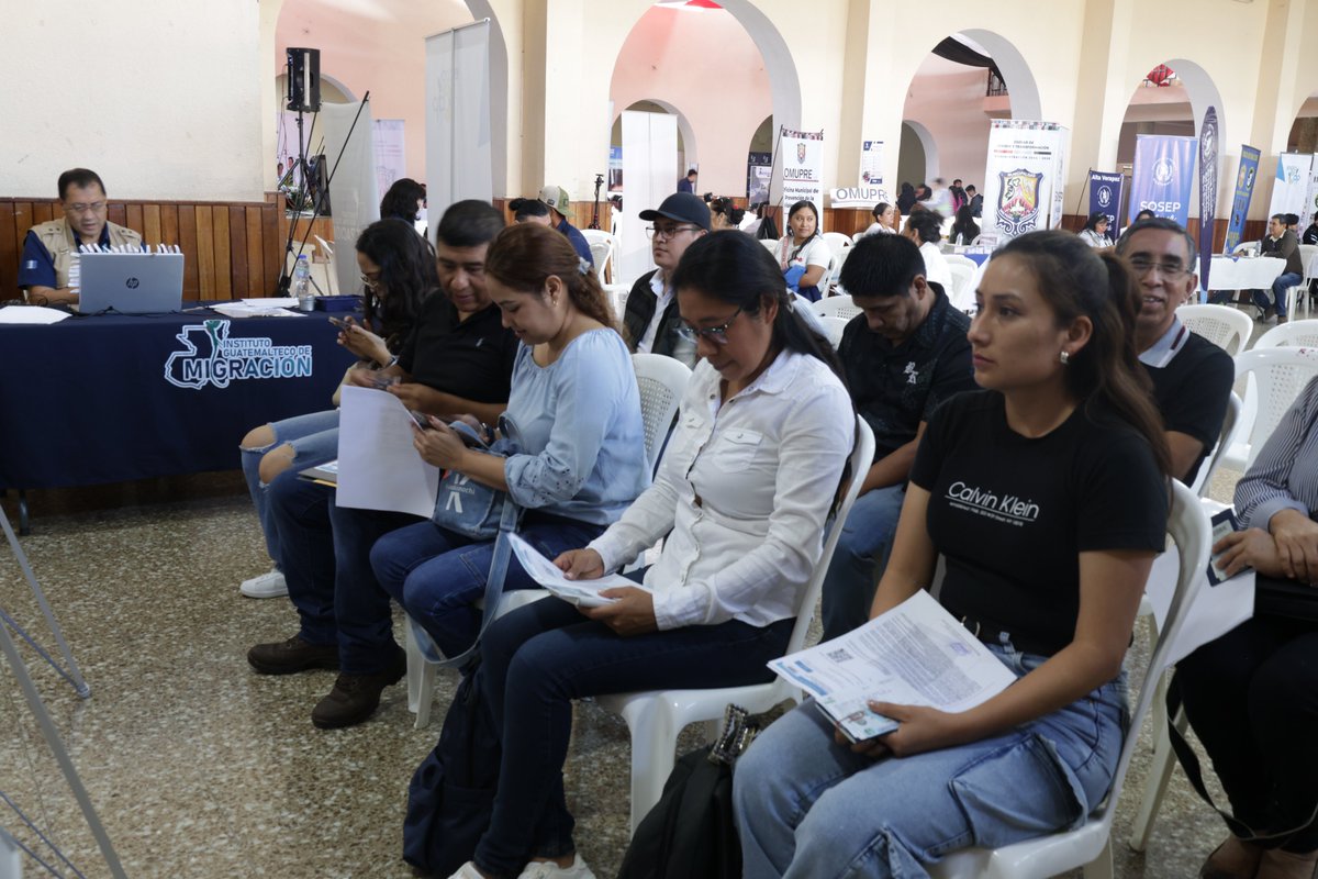 MigracionGuate's tweet photo. 🙌🏼 Vivimos con emoción la primera jornada de #ExpoCAP en San Pedro Carchá, Alta Verapaz. Cientos de guatemaltecas y guatemaltecos llegaron al Auditorio Municipal para acceder a servicios públicos gratuitos que contribuyen a prevenir la migración irregular. 🇬🇹 (1/2) https://t.co/DU2DUOvosW