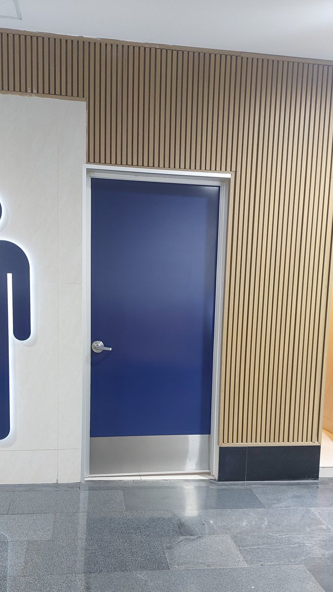annielatina's tweet photo. @AICM_mx les presento el incluyente, identificable y cerrado con llave, baño para #PCD enfrente de una farmacia Benavides... gracias @GobiernoMX @SEMAR_mx https://t.co/VpuXkzR9Ec