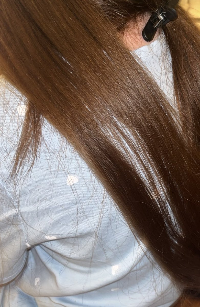 hayleyc1982's tweet photo. Thank you @BootsUK & @RemingtonUK if my child already hates people touching her hair, a brand new proluxe dryer has singed & took out clunps of her hair last night, surely this isn't right #recall #haircare #hairdressers #productsafety https://t.co/UaZeGAQpFa