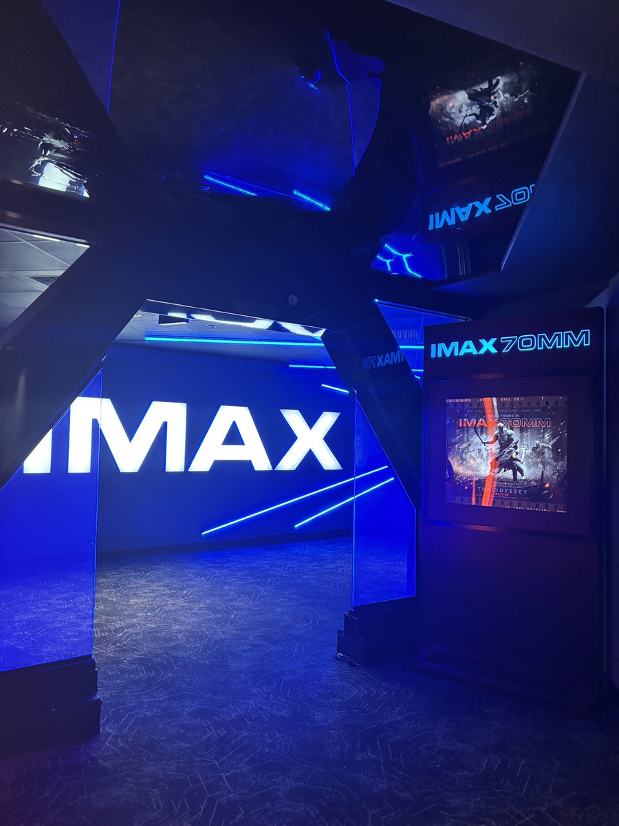 commandowolffe's tweet photo. IrvineにあるIMAX70mmでオデュッセイアを鑑賞。
結構あっという間の3時間でした。
人物関係がわからなくて少しストーリーの理解が難しかったです。
でも大画面と大音響の迫力すごかった。
入り口にはドゥームズデイの看板も。
#IMAX 
#THEODYSSEY
 #オデュッセイア 
#クリストファーノーラン https://t.co/AswQq561OR