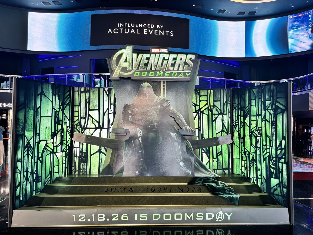 commandowolffe's tweet photo. IrvineにあるIMAX70mmでオデュッセイアを鑑賞。
結構あっという間の3時間でした。
人物関係がわからなくて少しストーリーの理解が難しかったです。
でも大画面と大音響の迫力すごかった。
入り口にはドゥームズデイの看板も。
#IMAX 
#THEODYSSEY
 #オデュッセイア 
#クリストファーノーラン https://t.co/AswQq561OR