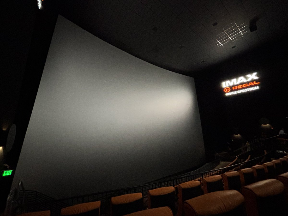 commandowolffe's tweet photo. IrvineにあるIMAX70mmでオデュッセイアを鑑賞。
結構あっという間の3時間でした。
人物関係がわからなくて少しストーリーの理解が難しかったです。
でも大画面と大音響の迫力すごかった。
入り口にはドゥームズデイの看板も。
#IMAX 
#THEODYSSEY
 #オデュッセイア 
#クリストファーノーラン https://t.co/AswQq561OR
