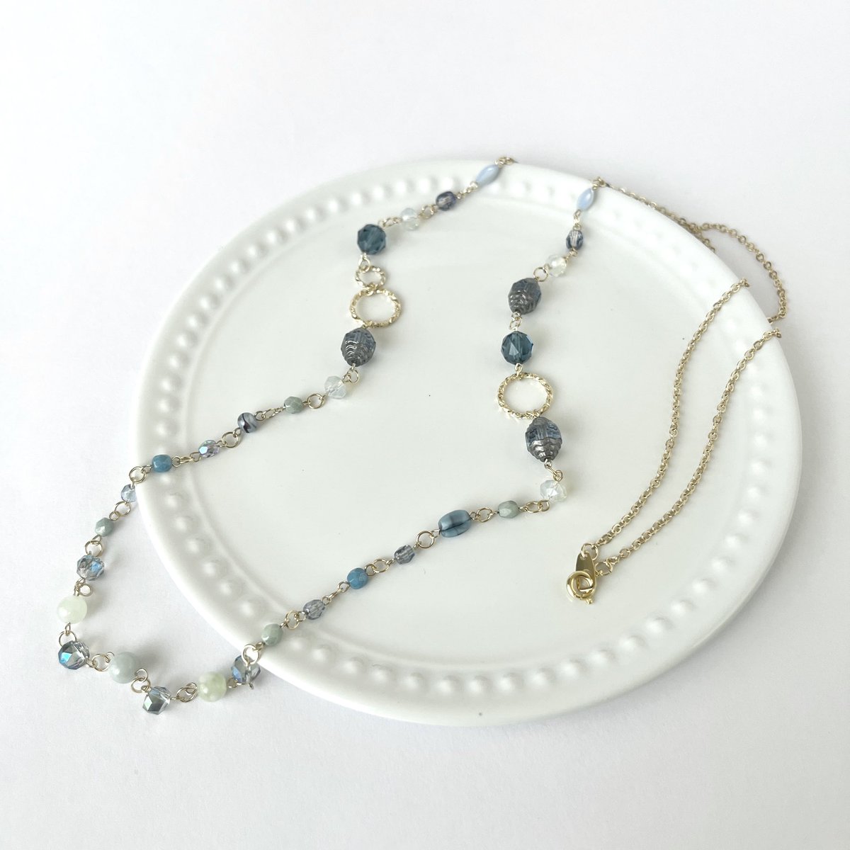 beads3info's tweet photo. \ #ミンネ にアップしました/

くすみカラーとガラスの輝きがクールに決まる
ニュアンスブルーのロングネックレス。

https://t.co/zxGusZPe67

#ハンドメイド好きさんと繋がりたい 
#ハンドメイドアクセサリー 
#ビーズアクセサリー https://t.co/ZeeU8FHIJG