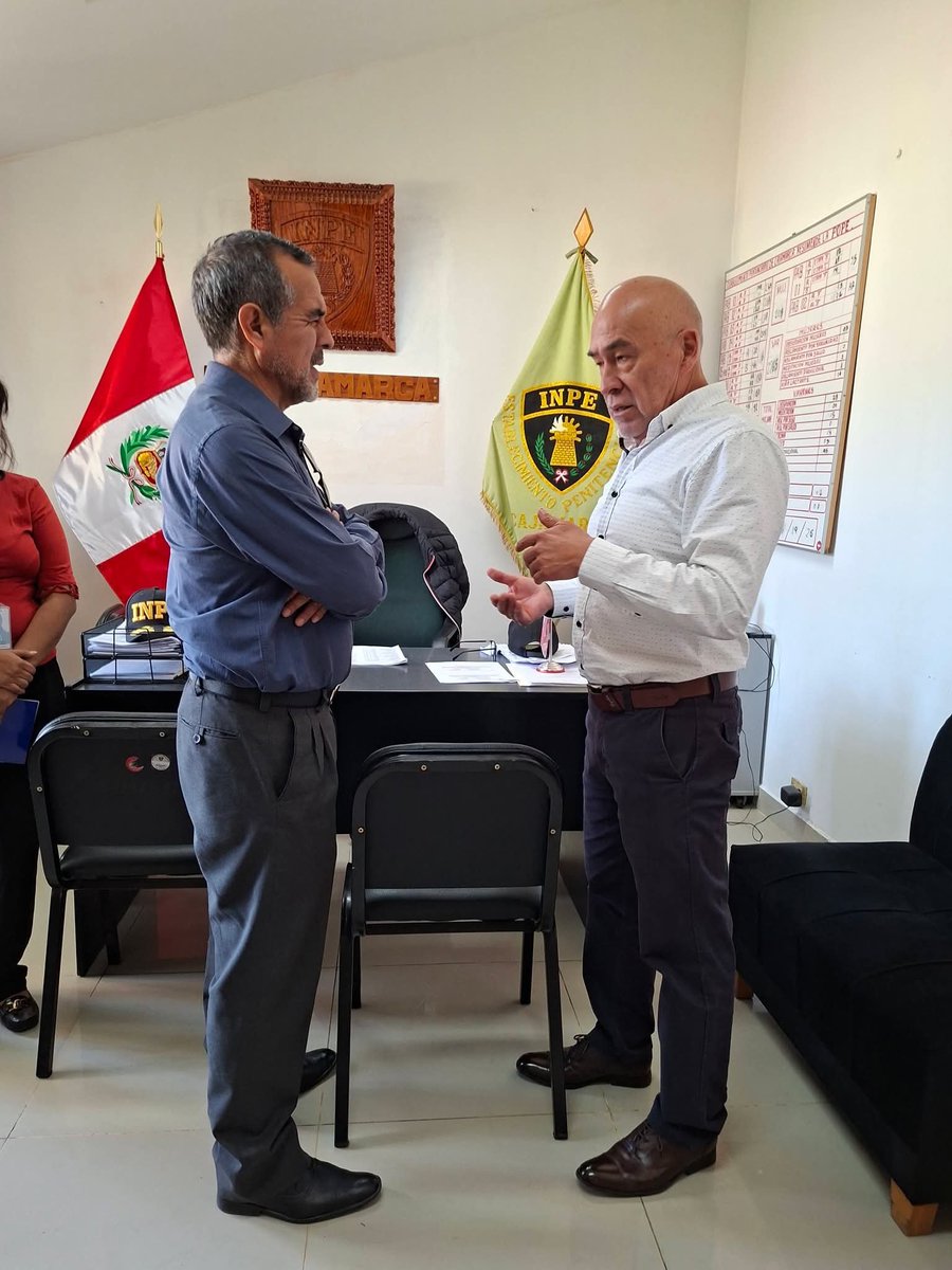 iber_maravi's tweet photo. #Constaté de manera inopinada las condiciones de #reclusión en el penal de Cajamarca (Huacariz). Recogí información del director, pero sobre todo de los #internos a través de sus dirigentes. Nos informaron sobre #carencias en los servicios de salud, falta de psicólogos y medicamentos, además de dificultades para el ingreso fluido de sus familiares. También tomamos conocimiento de casos #graves de pacientes oncológicos que requieren atención especializada y urgente.
El #hacinamiento es una realidad, una infraestructura diseñada para 1,000 internos alberga actualmente a más de 2,400 entre varones y mujeres. Esta fue una primera constatación; ahora #solicitaré un informe pormenorizado sobre la situación del #penal y las acciones de las autoridades responsables. Los internos también tienen #derechos, y el #Estado debe garantizar que sean respetados.
#CongresoPerú #SenadoNacional #Perú #JP #IberMaraví #PedroCastillo #JuntosConElPueblo #JuntosPorElPerú #TodoConElPueblo