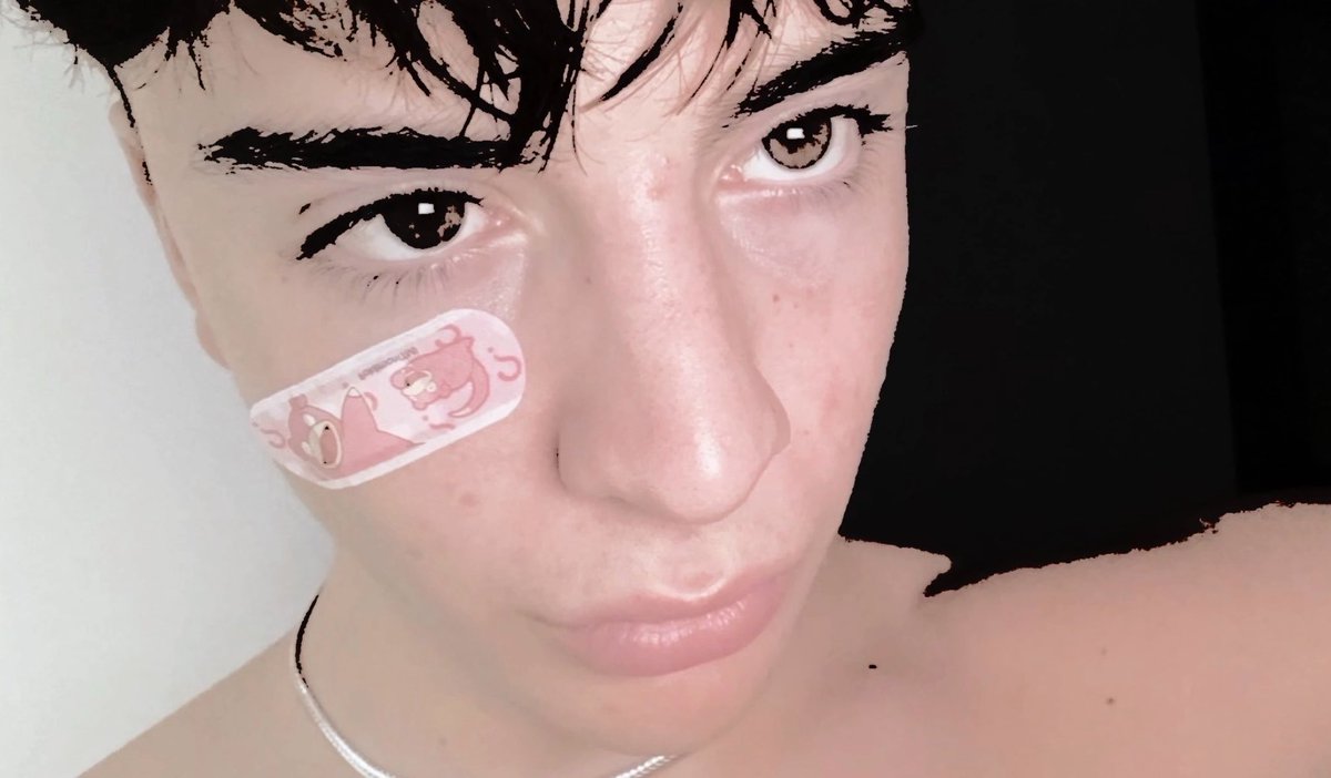 influenzorra's tweet photo. he loves to show off by stream how he shits balls up his ass . https://t.co/JaYhRDW3s7