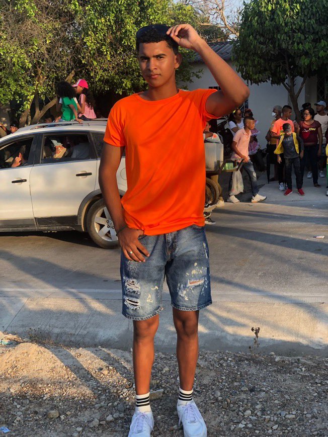 ChicosdeSMR2's tweet photo. Me está cayendo y quisiera saber de él. Se llama Juan y vive en #SantaMarta https://t.co/TaEVnIi2CN