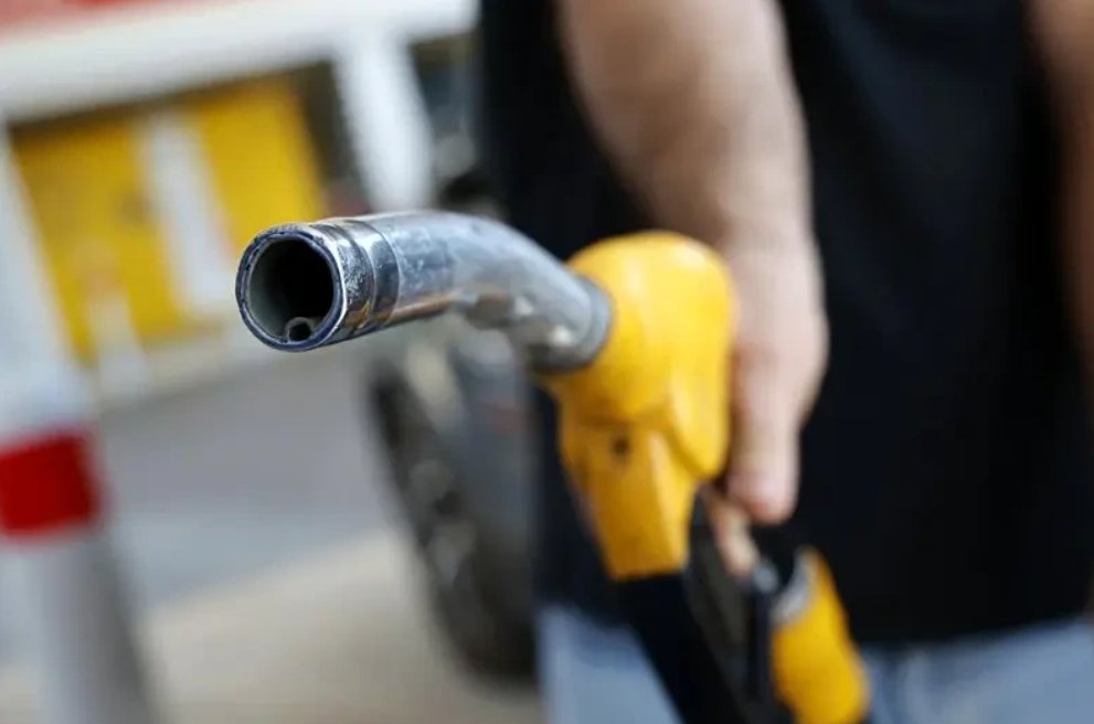 Elenasovaaa's tweet photo. Politico reports that the Trump administration is considering a 90-day diesel export ban to lower U.S. fuel prices. Energy Secretary Chris Wright says officials are instead exploring voluntary export cuts with refiners. The White House says no final decision has been made. https://t.co/ZWF3Rd5bz0
