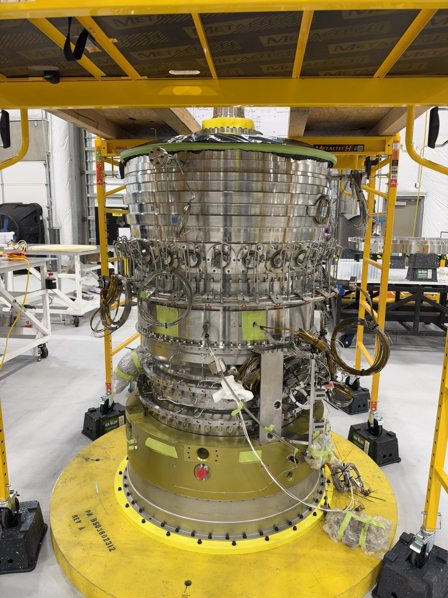 bscholl's tweet photo. Boom turbine now with fuel nozzles and full rotor installed. Almost a complete engine ! https://t.co/oZIEUviBrg