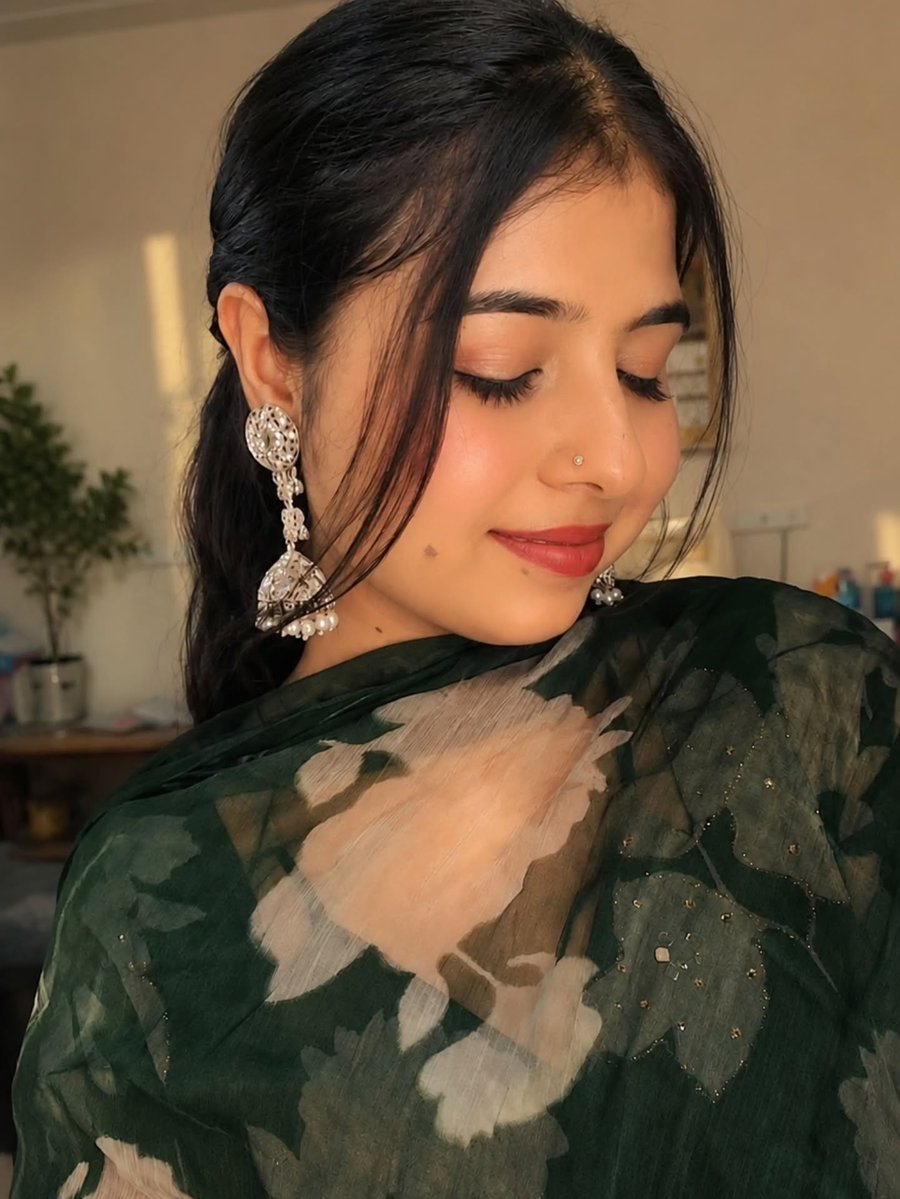 savannahleech7x's tweet photo. Lost in little moments, wrapped in elegance, and glowing with quiet confidence. Some outfits remind us of our grace, roots, and the beauty of being unapologetically ourselves. Elegance isn’t about being noticed—it’s about being remembered. https://t.co/YMUi2ocUcW