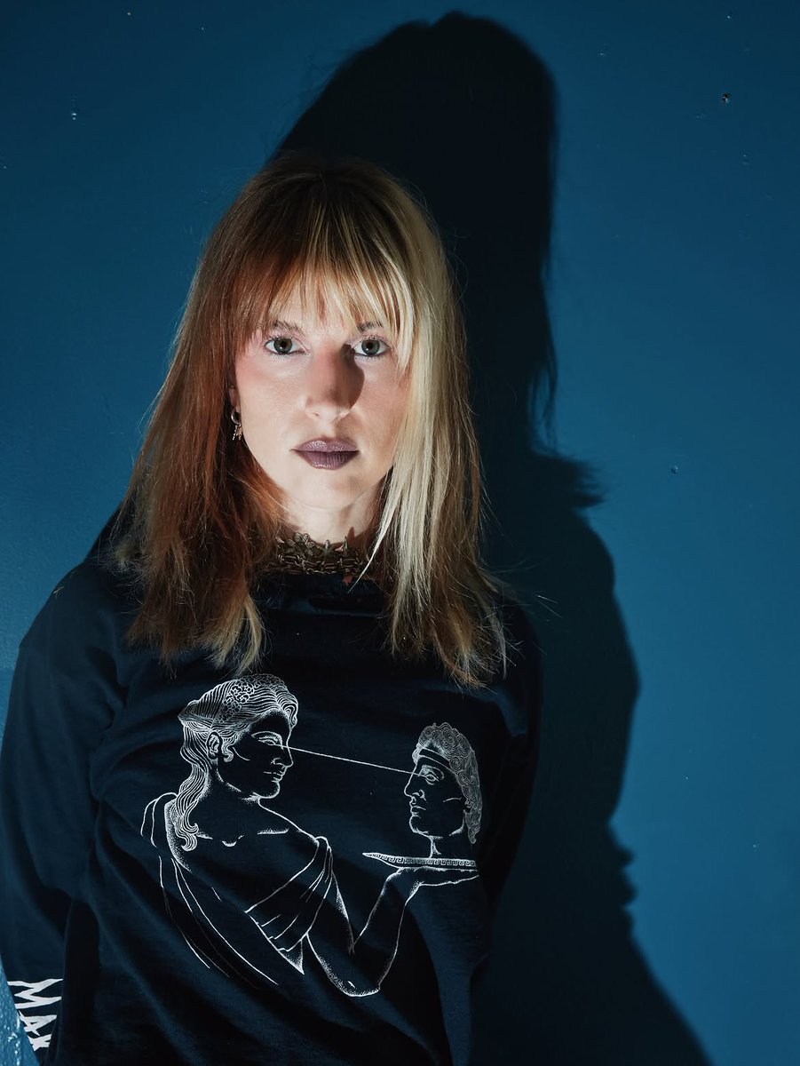 paramorebrasil's tweet photo. Novas fotos de Hayley Williams nos bastidores de show em Cincinnati, por Zachary Gray 📷 https://t.co/oNd1BF56AQ