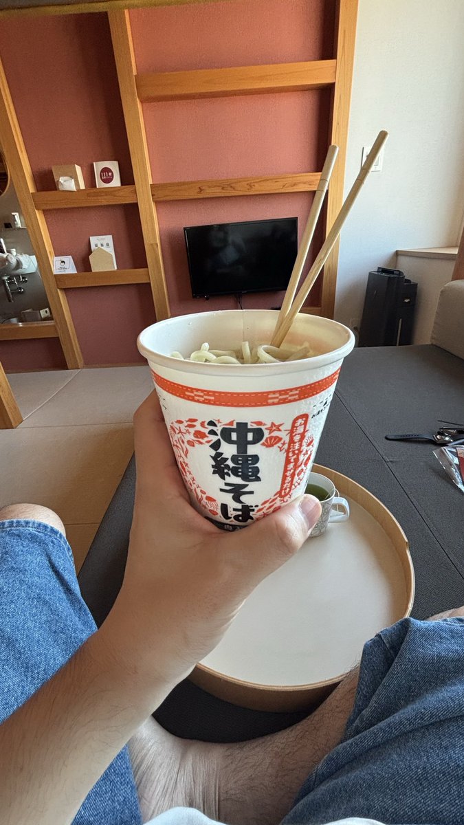 kenjigood91's tweet photo. この即席の沖縄そば、全国で販売して欲しい。これ毎回買う。
朝食ついてないので今朝はこれで✨ https://t.co/dViEewNvyR
