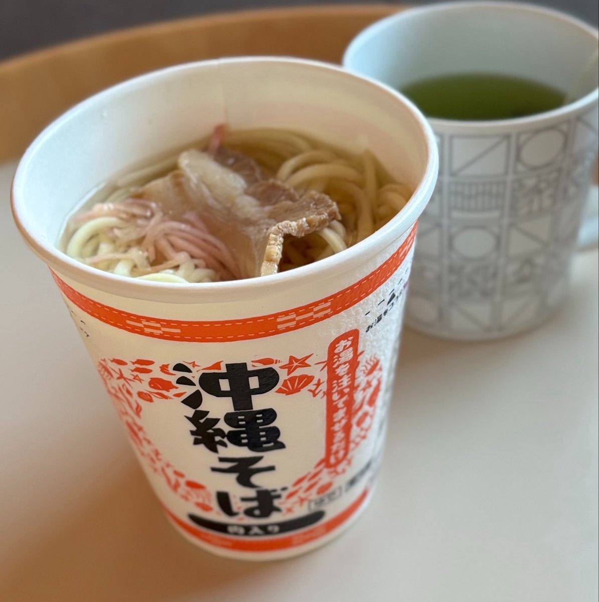 kenjigood91's tweet photo. この即席の沖縄そば、全国で販売して欲しい。これ毎回買う。
朝食ついてないので今朝はこれで✨ https://t.co/dViEewNvyR