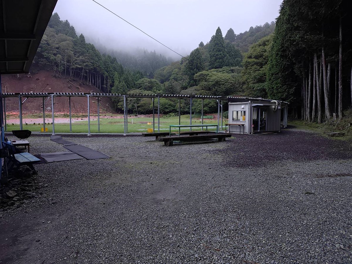 suyamashooting's tweet photo. おはようございます☁️
9月25日（金）
今朝の須山情報です。
天気　曇り☁️
気温　17度
風　　微風
本日はA面予約が入ってます合間に撃てます。
Ｂ面、スキート面空いてます。
すっかり秋🍂の須山です。
軽めの上着をご持参の方ご来場くださいませ。
皆様のご来場スタッフ一同心よりお待ちしております。 https://t.co/ym1T9VEEp4