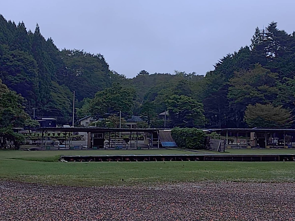 suyamashooting's tweet photo. おはようございます☁️
9月25日（金）
今朝の須山情報です。
天気　曇り☁️
気温　17度
風　　微風
本日はA面予約が入ってます合間に撃てます。
Ｂ面、スキート面空いてます。
すっかり秋🍂の須山です。
軽めの上着をご持参の方ご来場くださいませ。
皆様のご来場スタッフ一同心よりお待ちしております。 https://t.co/ym1T9VEEp4