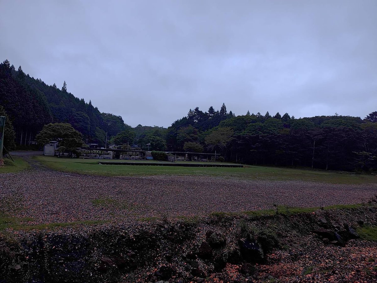 suyamashooting's tweet photo. おはようございます☁️
9月25日（金）
今朝の須山情報です。
天気　曇り☁️
気温　17度
風　　微風
本日はA面予約が入ってます合間に撃てます。
Ｂ面、スキート面空いてます。
すっかり秋🍂の須山です。
軽めの上着をご持参の方ご来場くださいませ。
皆様のご来場スタッフ一同心よりお待ちしております。 https://t.co/ym1T9VEEp4