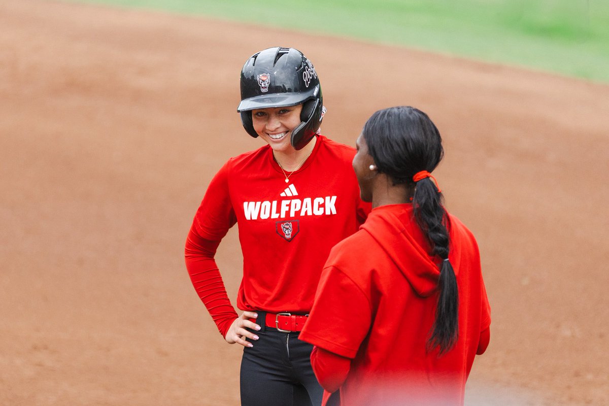 PackSoftball's tweet photo. Just something about fall 🍂 https://t.co/e7Gt2k3ZyB