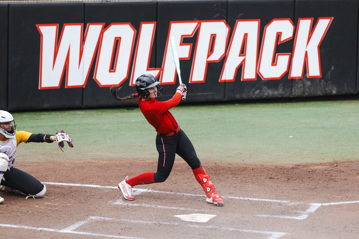 PackSoftball's tweet photo. Just something about fall 🍂 https://t.co/e7Gt2k3ZyB