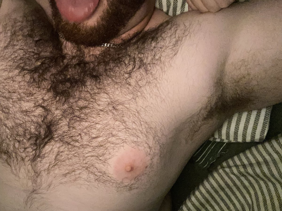 bigboyJMx's tweet photo. Hey bro, come sniff dads armpit, I promise it smells really good, boy 😜 #daddy #hairy https://t.co/TE0HYSFJCm