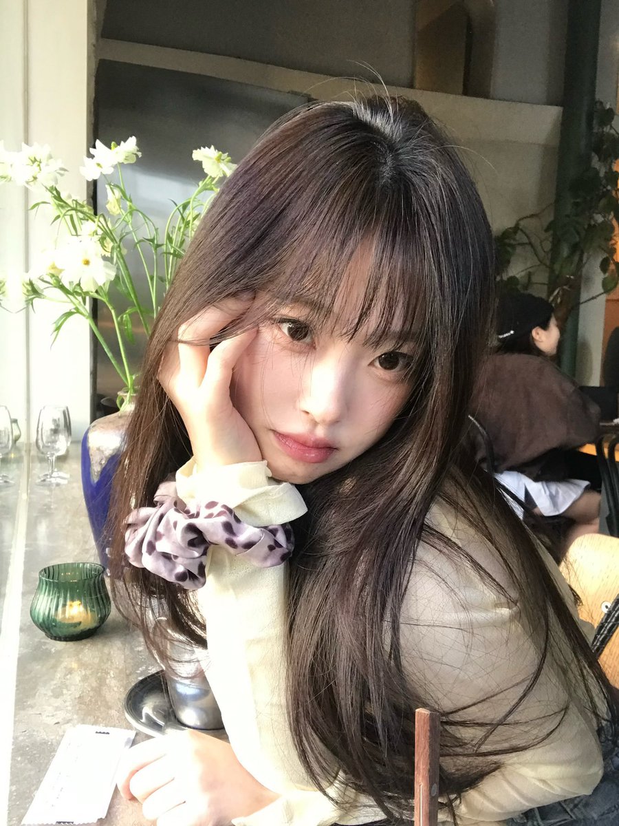 hazelinekus's tweet photo. hiii morning my fellow demigods &amp; wardens, tgif 🌬️🍃🪷 kok msyi jumat aj ia kyk lama.... but well—at least im gonna end this week with all of you soooo kenalan yuk yg blum knal? hazel f26 doyan yapping &amp; ngopi, jd when yh kita ngopbar?😋😋 https://t.co/xIzKk5sRbW