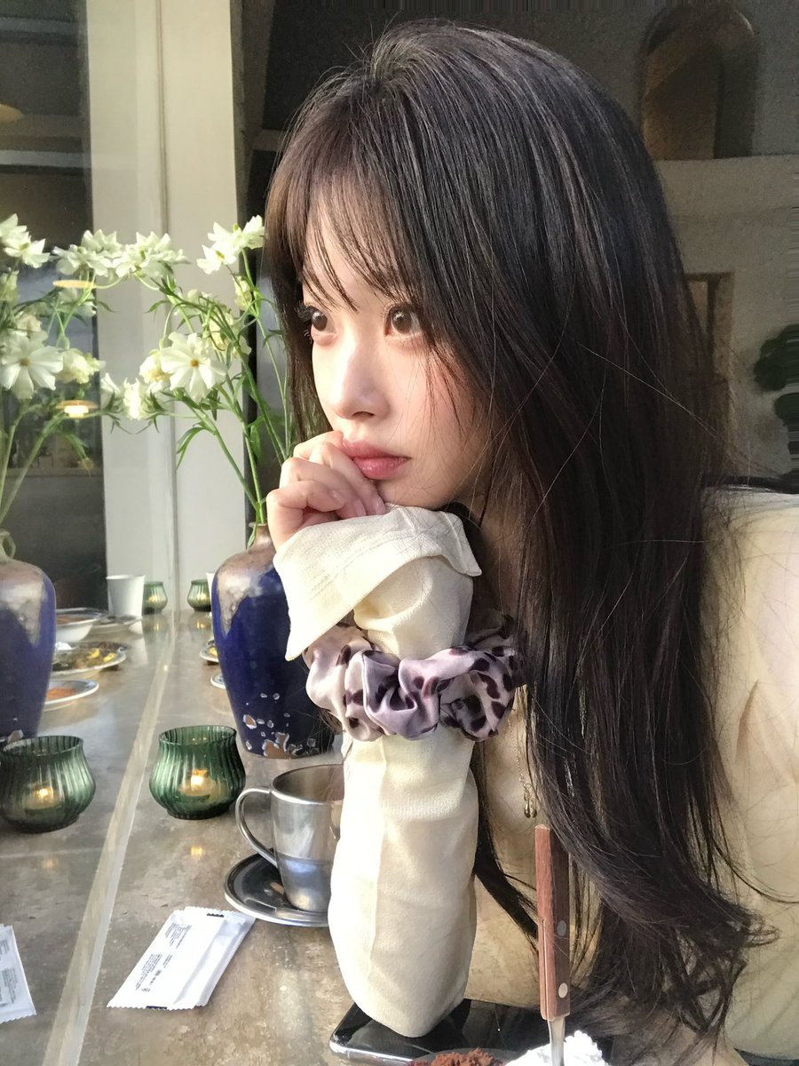 hazelinekus's tweet photo. hiii morning my fellow demigods &amp; wardens, tgif 🌬️🍃🪷 kok msyi jumat aj ia kyk lama.... but well—at least im gonna end this week with all of you soooo kenalan yuk yg blum knal? hazel f26 doyan yapping &amp; ngopi, jd when yh kita ngopbar?😋😋 https://t.co/xIzKk5sRbW