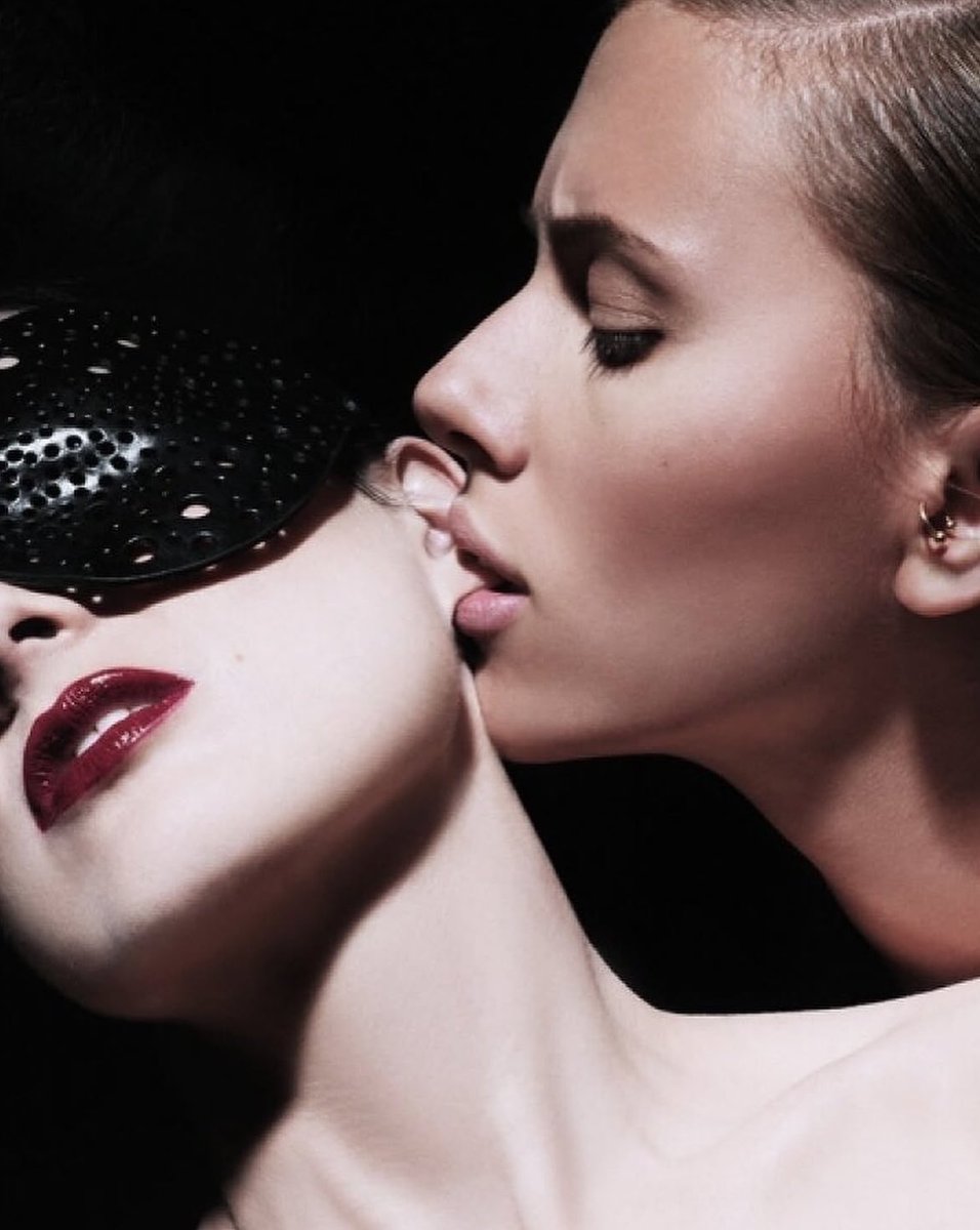 virgoessence's tweet photo. Scarlett Johansson and Dita Von Teese photographed by James White for Flaunt Magazine, 2006 https://t.co/y8lZl0BDN6