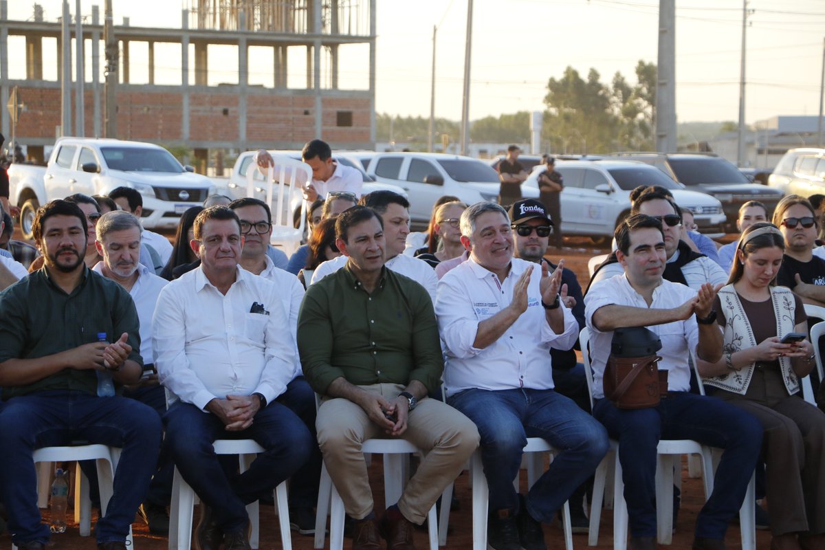 MECpy's tweet photo. Participamos de la palada inicial del futuro Centro Cultural Artístico Departamental "Oviedo Arena" en Coronel Oviedo. 

Un espacio destinado a potenciar el arte, la creatividad y el talento de nuestros jóvenes. ✨

🙌🏻 Gracias Caaguazú por esta fructífera jornada de trabajo. https://t.co/xluEtQGQiv