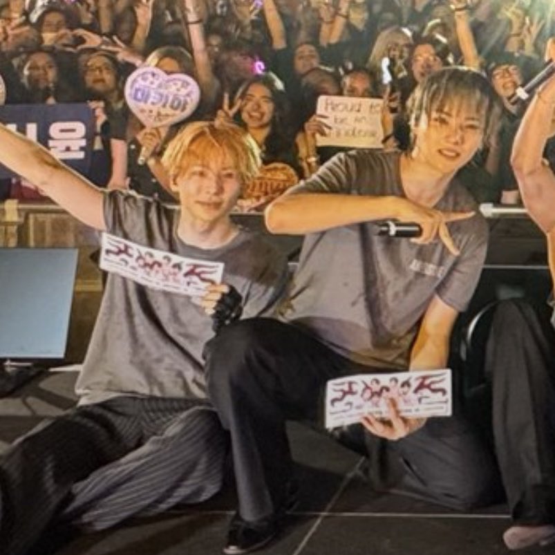kyramel06's tweet photo. i hope everyone who went to ampies london today had an amazing time!

if anybody has any pics or content of the members with the banners my friend and i made, PLS dm me!! 🥹🥹 https://t.co/t6bJCsWM7Q