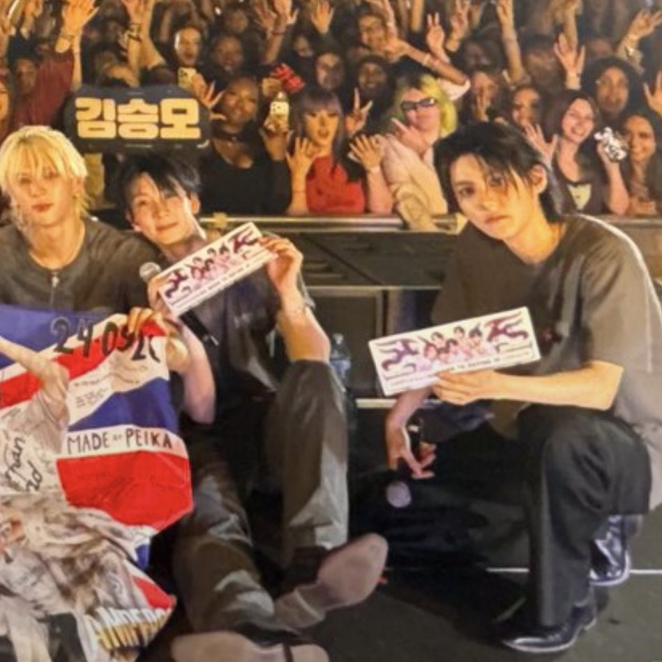 kyramel06's tweet photo. i hope everyone who went to ampies london today had an amazing time!

if anybody has any pics or content of the members with the banners my friend and i made, PLS dm me!! 🥹🥹 https://t.co/t6bJCsWM7Q