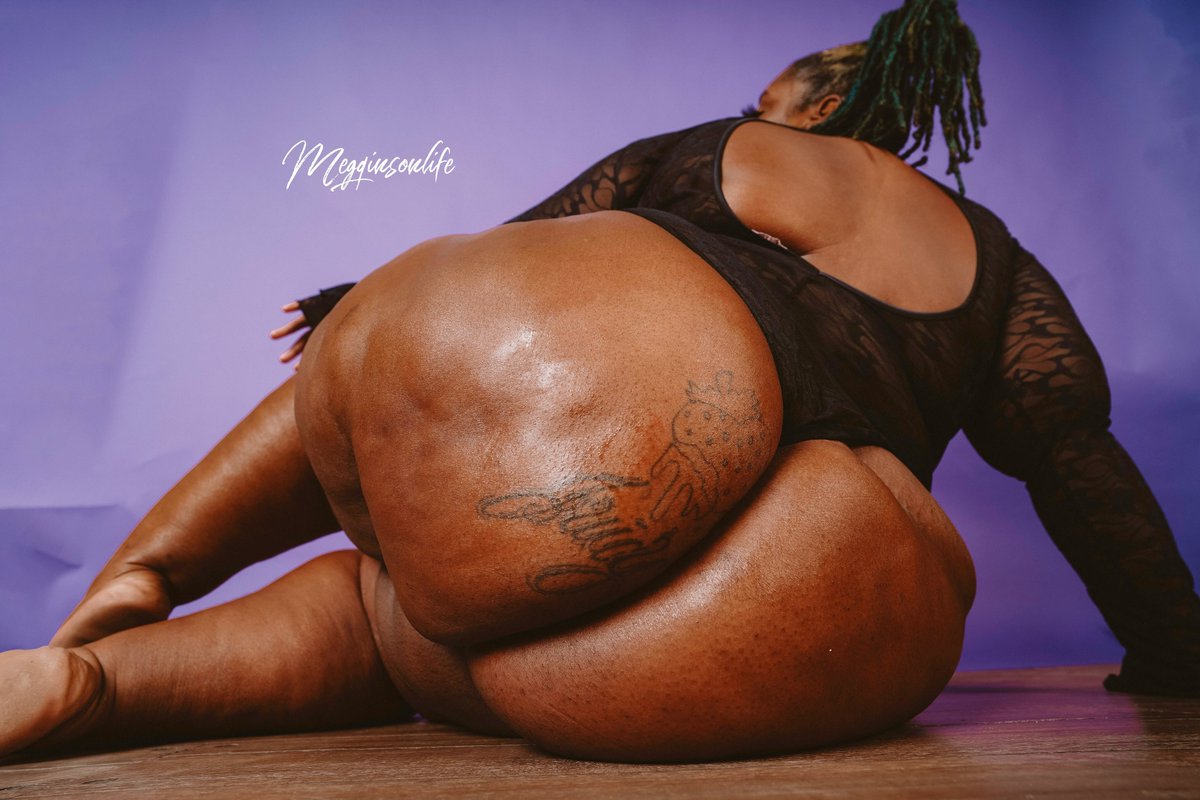 CurvyGallery tweet picture