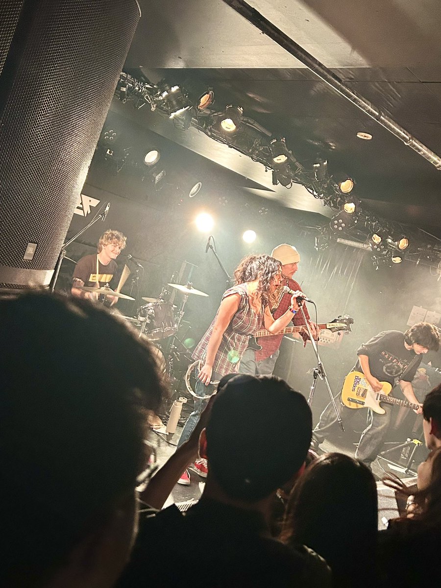 madgto's tweet photo. First Day Backが素晴らしくよかった😭一曲目のSure, Okが始まった瞬間からの空気が一気に高まる感最高でした。朝から音源聴き直しても感動。 https://t.co/SLVcLIE7xc