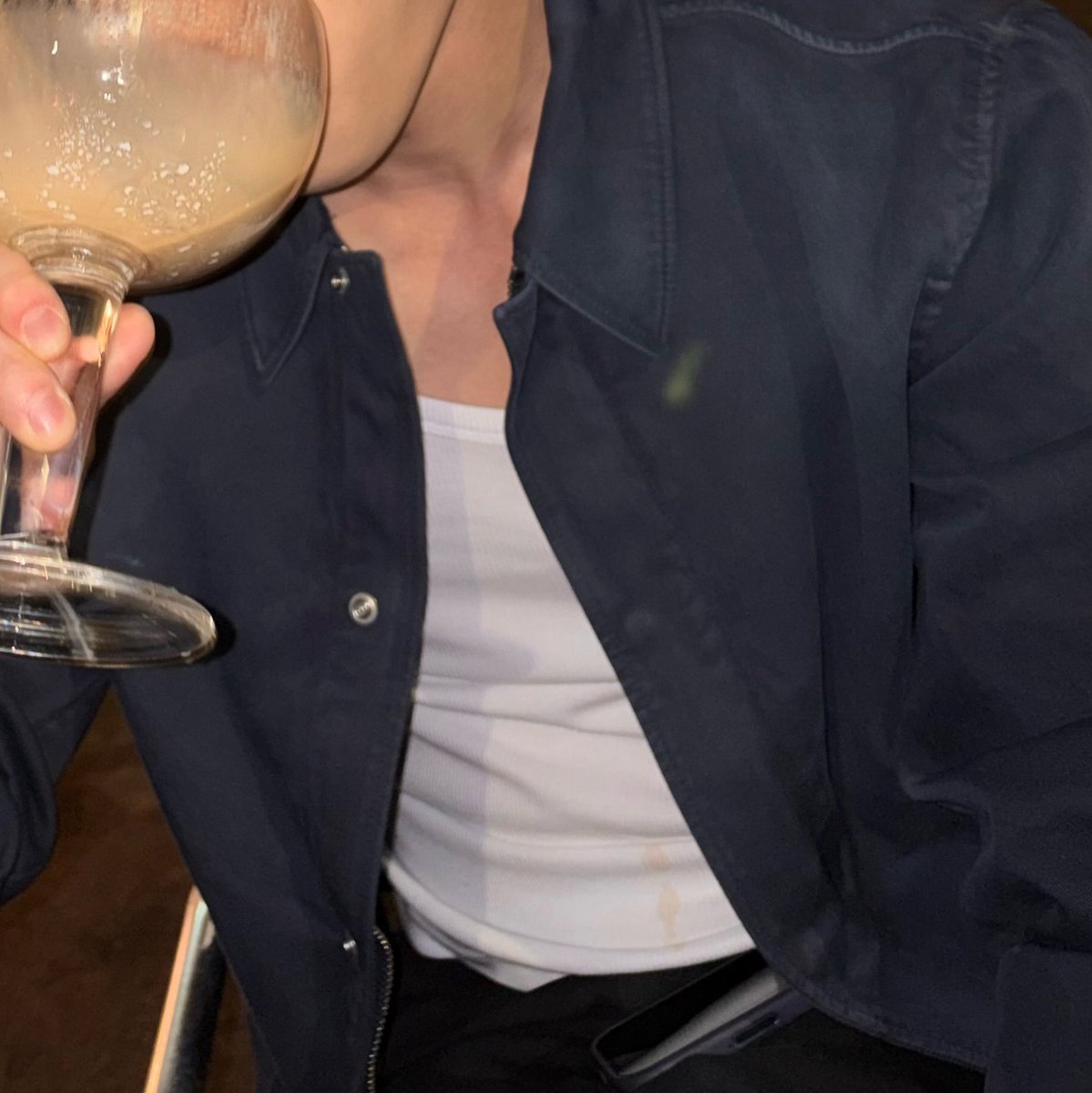 okuynahc's tweet photo. こぼしてるやん🍹 https://t.co/94eLfdsdEN
