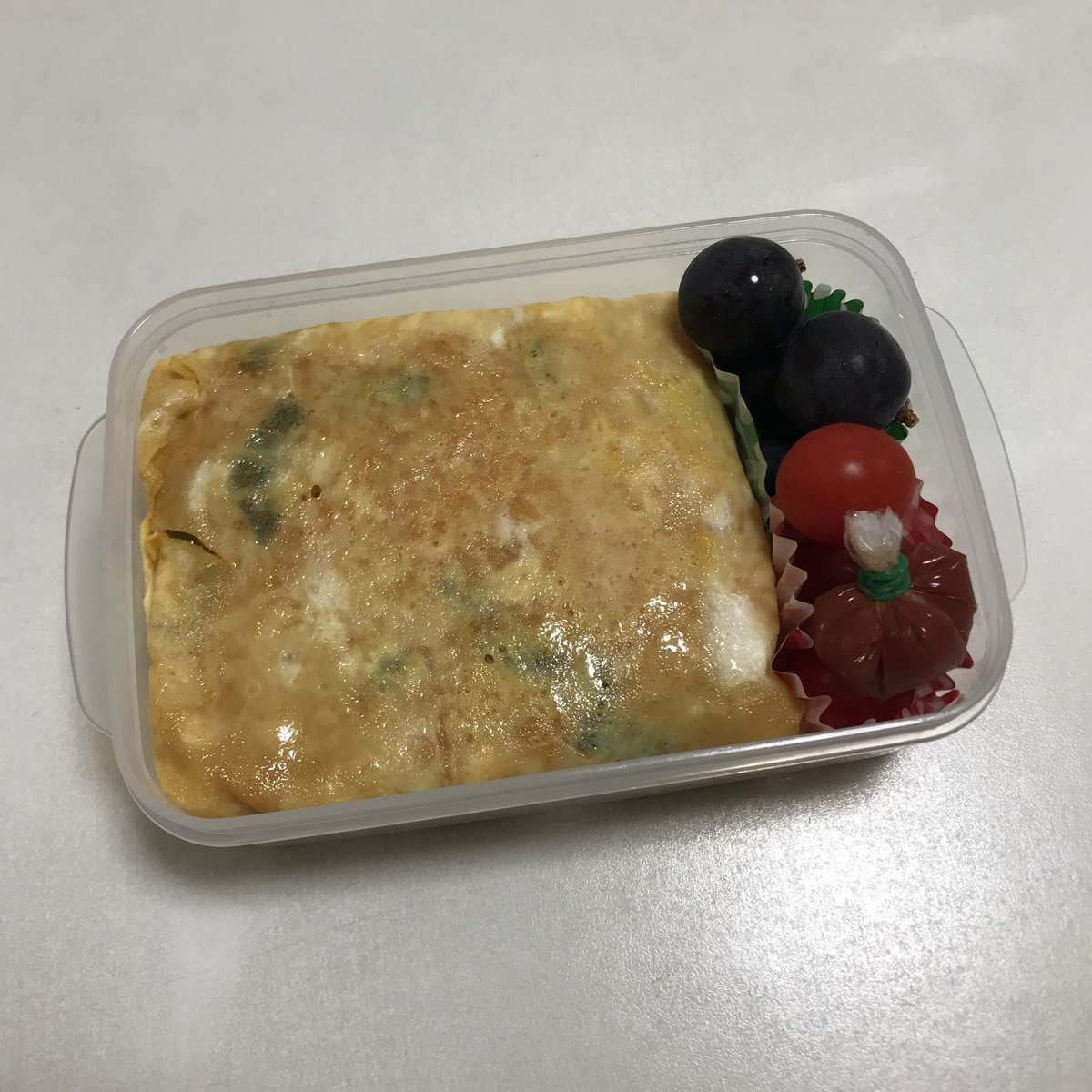 ataru_a_y's tweet photo. お弁当作り25週目。
シルバーウィーク、皆様いかがお過ごしでしたか？
自分は絶賛ヒッキー大魔神でしたハイいつも通り( ´Д`)y━･~~
高校生の頃、薄焼き卵オムライスをお弁当箱にピッチリ詰める技を習得。
F難度の大技です(｡ ｰ`ωｰ´) 
今でもやれるか？と挑戦してみたらデキマシタノヨ(￣∀￣*)ﾍﾍ https://t.co/uQ0dlHhjOE