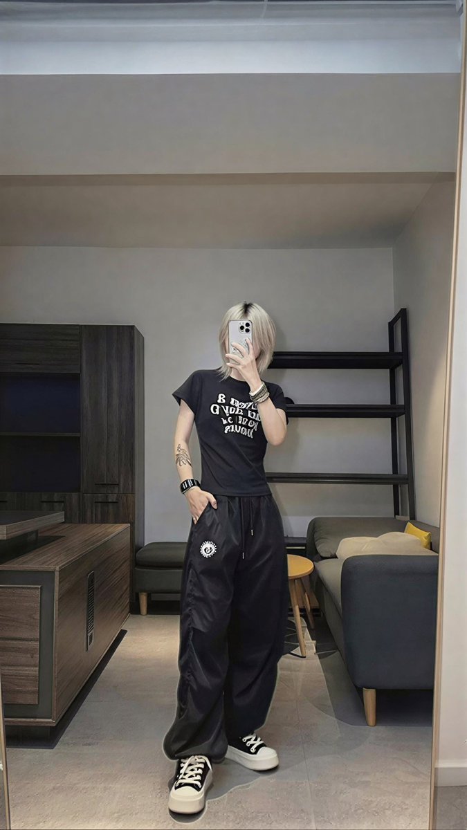 sm666xz's tweet photo. 编号：2702 坐标：北京
身高162 体重40kg 脚码36 年龄97年 可双s 多s
跪拜 恋足 原味 恋鞋恋物 语言精神羞辱 耳光 训狗 钻跨 骑马 口水 踩喂食 虐ru 踩踏 生活化伺候 坐脸 sp 暴力踢踹 踢裆 捆绑束缚 窒息 腿绞 人格破坏 人体家具 角色
直接黄金圣水
VIP会员解锁联系方式 
更多女s视频和资料查看电报群 https://t.co/GkERINTLpJ