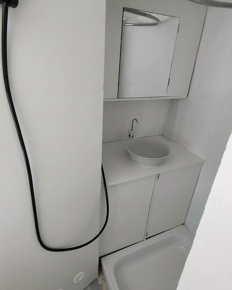 dean_none's tweet photo. Bathroom and kitchen https://t.co/gm2np3OnHM