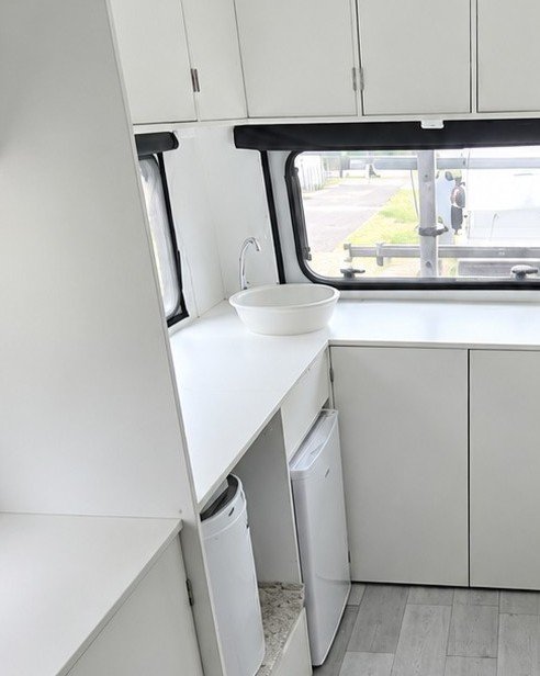 dean_none's tweet photo. Bathroom and kitchen https://t.co/gm2np3OnHM