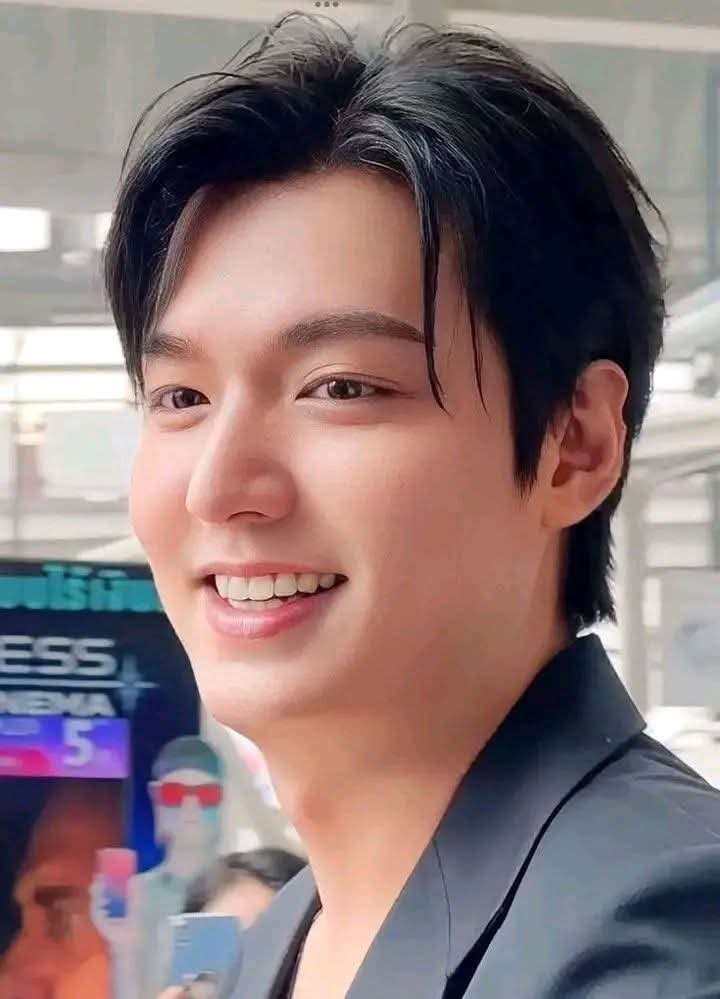 leeminhostarHQ's tweet photo. A true star in every sense. 🌟 https://t.co/mlUpWwsGkv