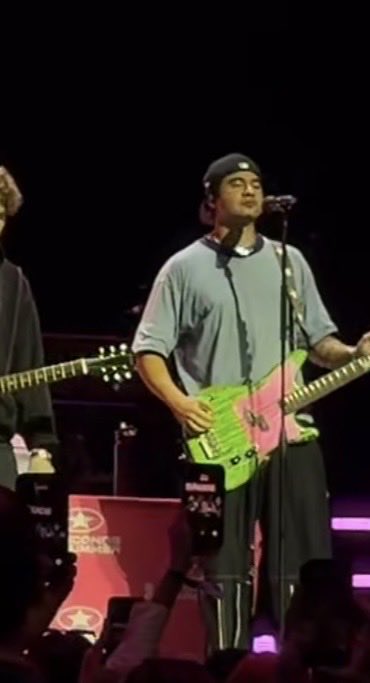 loverofminecth's tweet photo. CALUM IN A BACKWARDS HAT LORDDDDD HAVE MERCY!!!!! https://t.co/qr7KM2Y2Ze