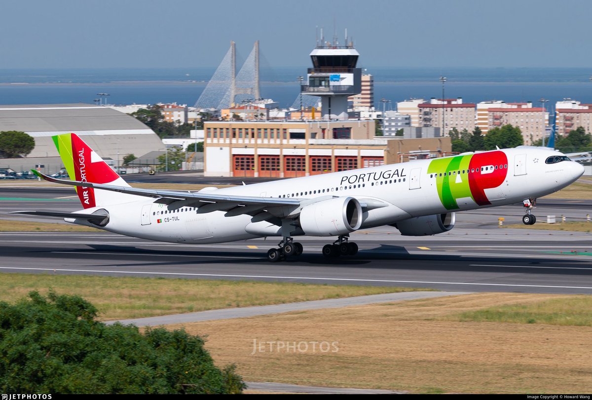 Brazil_Airways's tweet photo. Vamos analisar o desempenho da #TapAirPortugal no Sul do Brasil em agosto✈️🇧🇷🇵🇹

Lisboa - Porto Alegre 
Passageiros: 8.426
Ocupação: 80%
Voos: 35

Lisboa - Florianópolis 
Passageiros: 7.846
Ocupação: 81%
Voos: 36

Lisboa - Curitiba
Passageiros: 1.268
Ocupação: 73%
Voos: 13

Uma observação sobre Curitiba, a ANAC só contabilizou os passageiros no trecho LIS-CWB, os passageiros de CWB-LIS via  GIG entrou nos dados do Rio de Janeiro, ainda assim fica uma diferença no números de Pax vs ocupação, talvez tinha passageiros de Lisboa para o Rio de Janeiro via Curitiba.