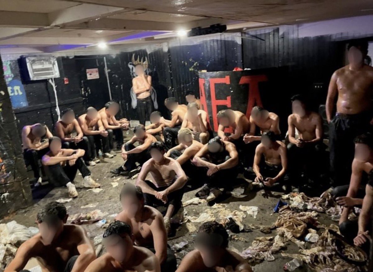 tjjdysart's tweet photo. NEW: @madisonpolice say officers found 30 Alpha Epsilon Pi pledges “visibly injured” and covered in food and condiments in an apparent hazing incident.

The fraternity’s president and vice president have been arrested. @WISN12News https://t.co/U8IEzXPg6s