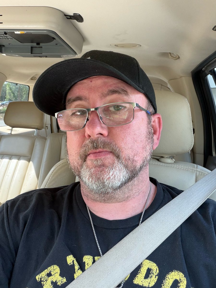SimonAllenxo's tweet photo. Who else loves car play? https://t.co/83AxLjmKeM