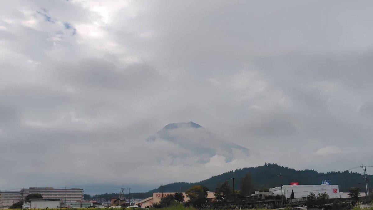 carefree_pearl's tweet photo. 令和8年9月25日
おはようございます
朝8時前に少し見えた富士山🗻
また直ぐに雲に覆われました☁️ https://t.co/IquTkj5LdV