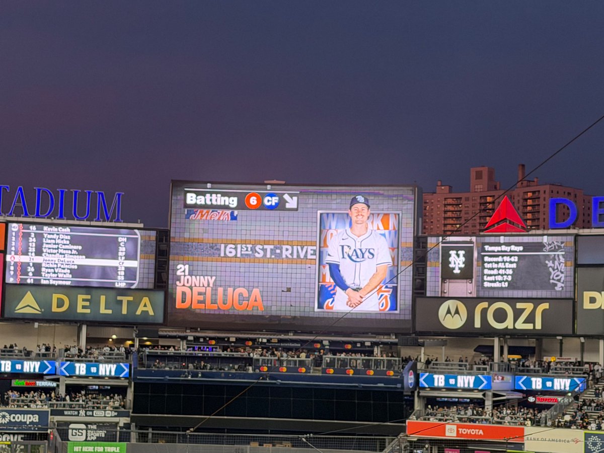 ethanicohen's tweet photo. Yankees Jumbotron showing rays as Mets???? https://t.co/kigYPgKt4G